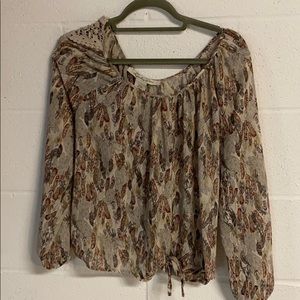 American Rag scoop neck top LS feather print VGC
